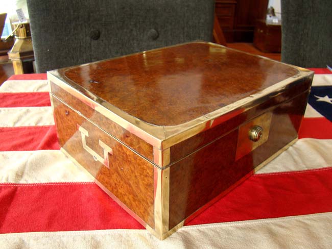 An English 'campaign' style burled walnut gentleman's travelling box circa 1820 — image 4